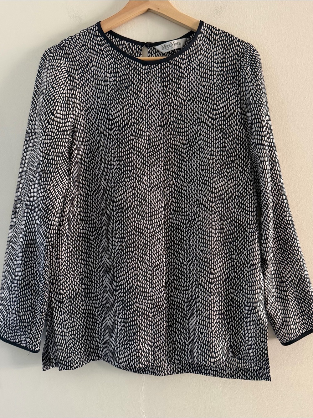 Max Mara Print Blouse Navy White Center Pleat Relaxed Size Small Quiet Luxury